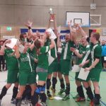 Der alte und neue Deutsche Meister TuS Oeckinghausen feierte ausgelassen den abermaligen Gewinn des Titels. (Foto: Antje Renelt)