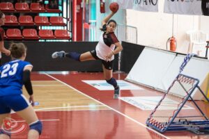 Talita Carneiro Rodrigues wirft bei der Europameisterschaft 2018 auf das Frame. (Foto: David Sandoz)